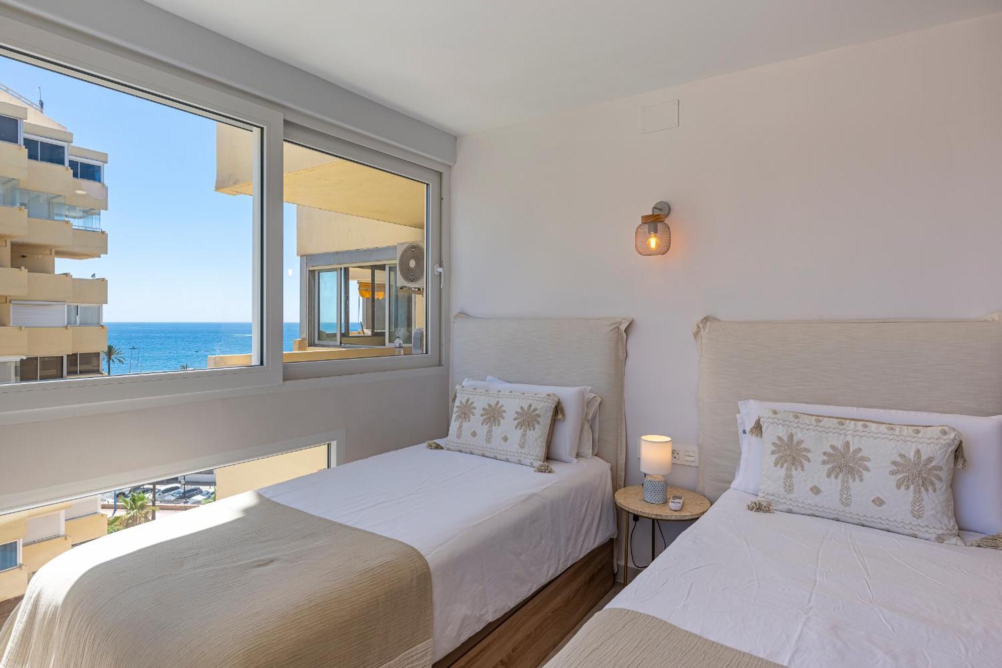Center Bechfront 4 Persons Marbella