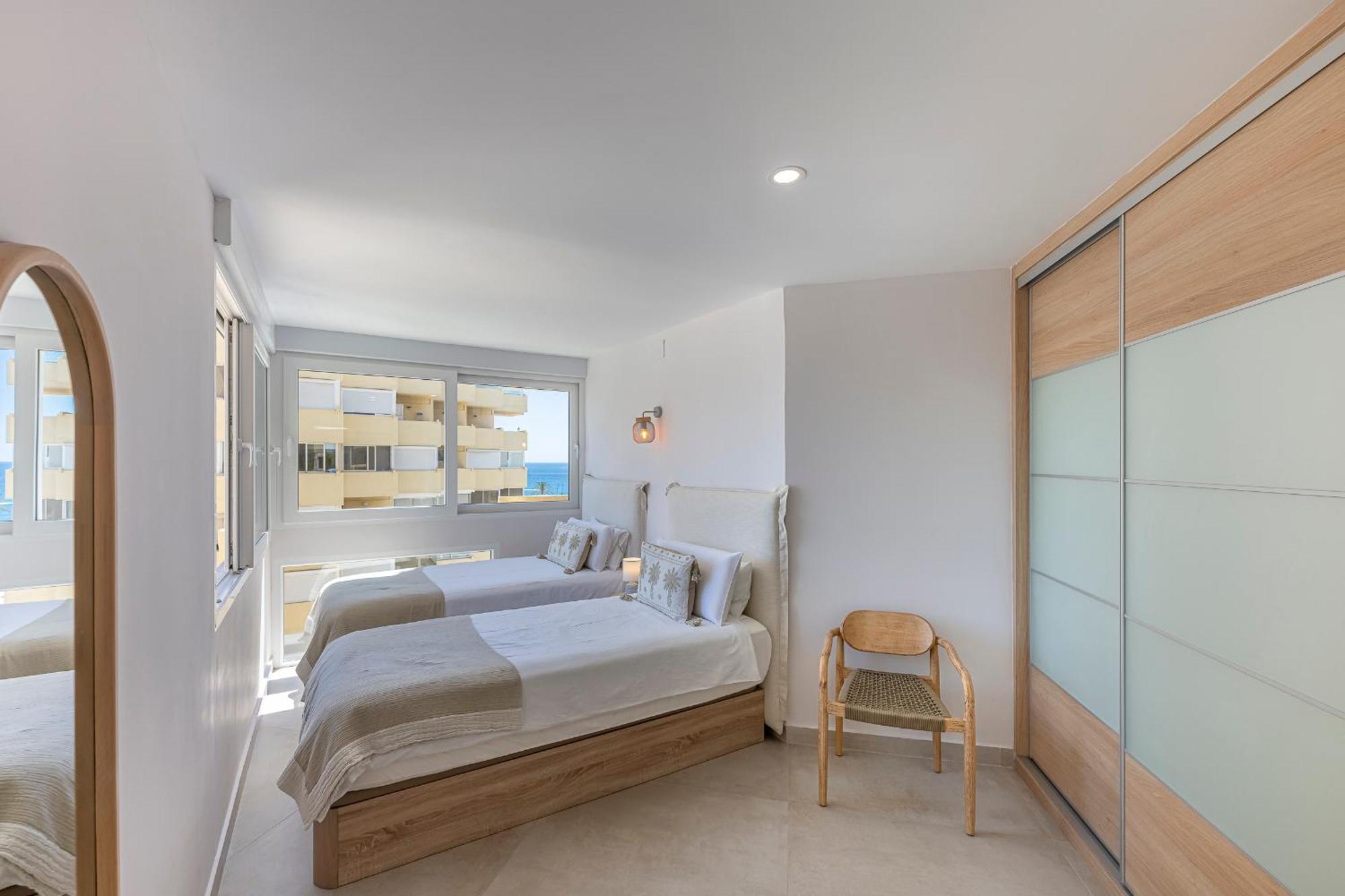 Center Bechfront 4 Persons Apartment Marbella